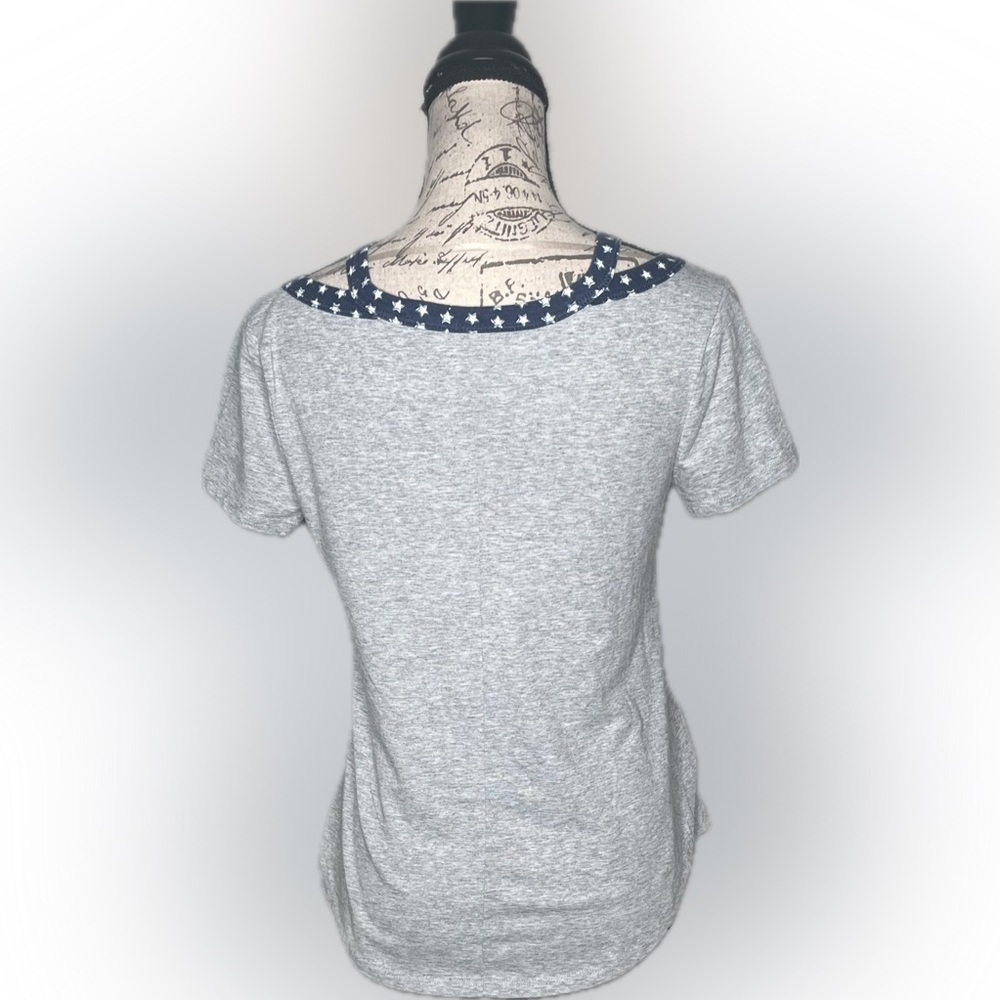 Disney Mickey USA V-Neck Tee EUC - Picture 3 of 3